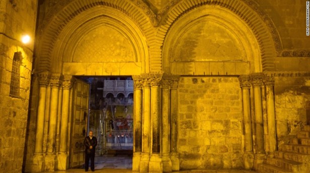 160326121719-01-holy-sepulchre-key-exlarge-169